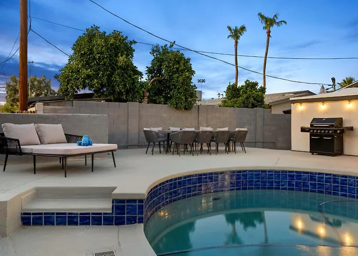 Desert Dreaming - Old Town Pool & Putt Holiday home *