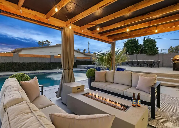 Desert Dreaming - Old Town Pool & Putt Holiday home