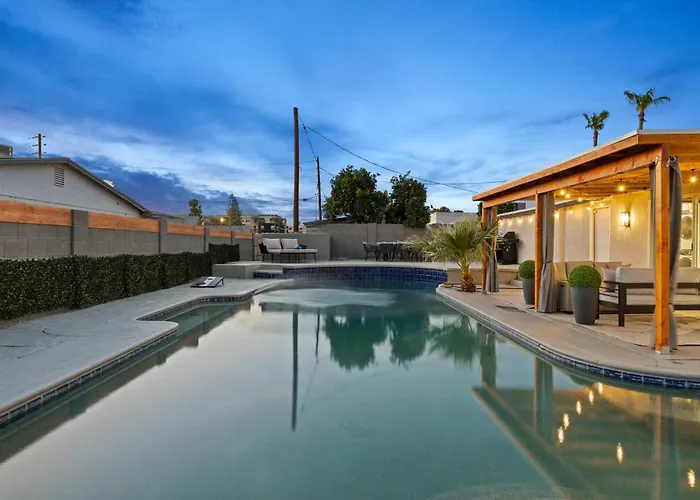 Desert Dreaming - Old Town Pool & Putt