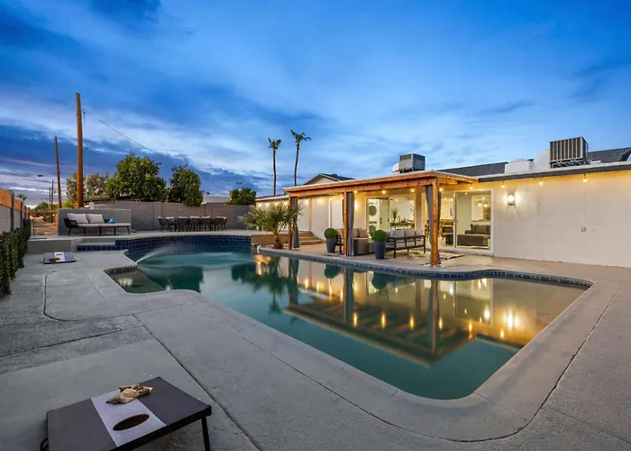 Desert Dreaming - Old Town Pool & Putt Scottsdale