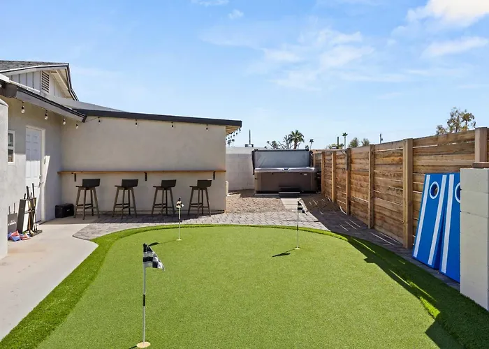 Desert Dreaming - Old Town Pool & Putt